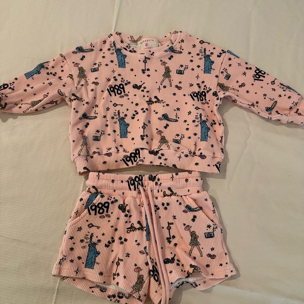 Elisabeth and Faith Love Story Lounge Set